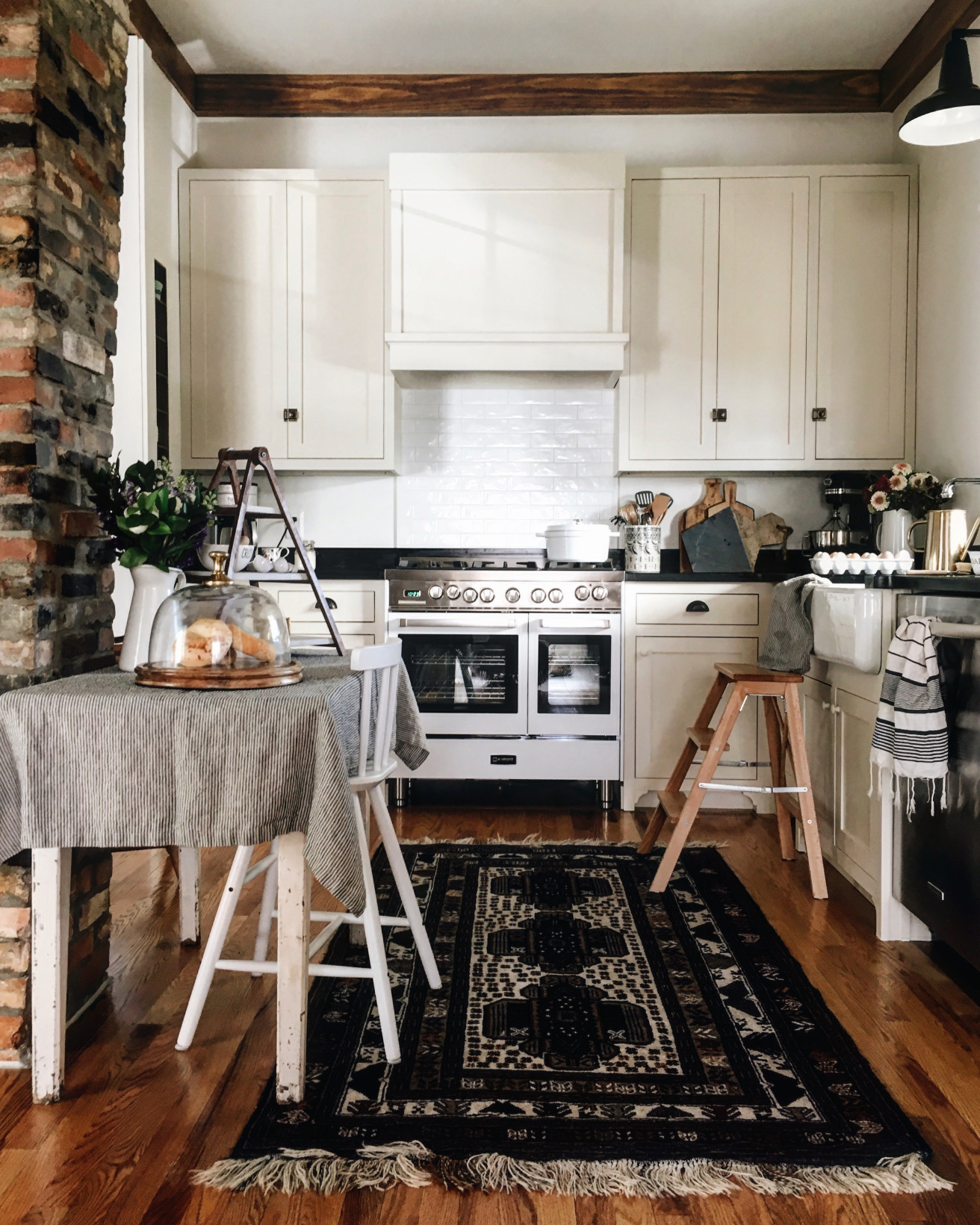 6 Ways to Create Your Modern Farmhouse Kitchen